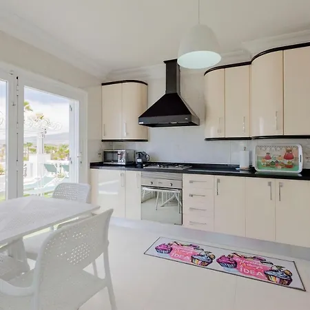 Vila Sara En San Eugenio - Sara Vacation